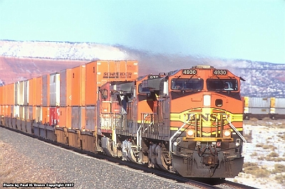 BNSF 4930 at Guam, NM in January 2007 V.jpg